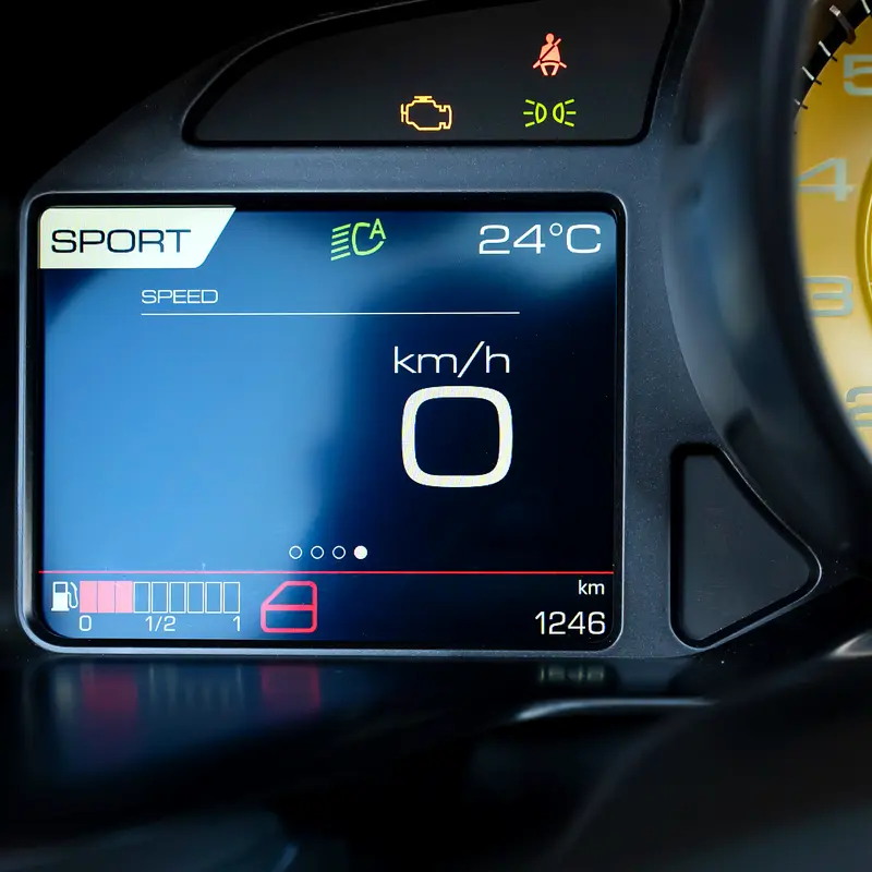 2023  FERRARI  812 GTS  ( FULL CARBON BODY ) DONE ONLY 1200KM - Image 17