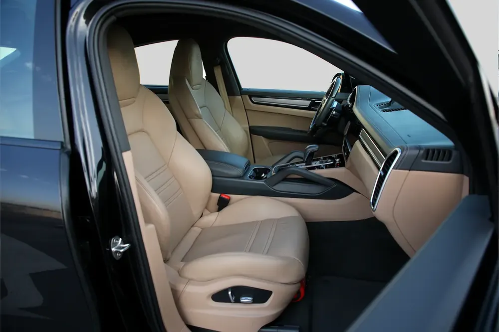 2021 Porsche Cayenne Coupe - GCC Specs - Excellent Condition - Image 10