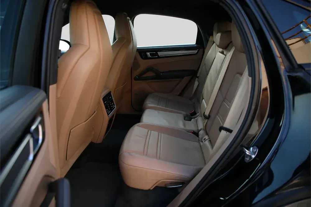 2021 Porsche Cayenne Coupe - GCC Specs - Excellent Condition - Image 11