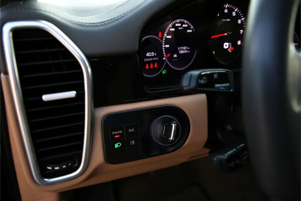 2021 Porsche Cayenne Coupe - GCC Specs - Excellent Condition - Image 16