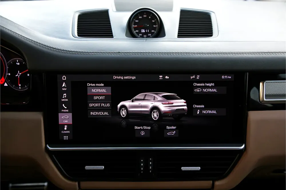 2021 Porsche Cayenne Coupe - GCC Specs - Excellent Condition - Image 17