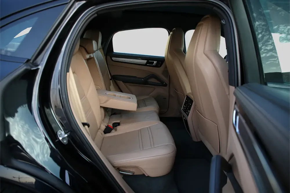 2021 Porsche Cayenne Coupe - GCC Specs - Excellent Condition - Image 20