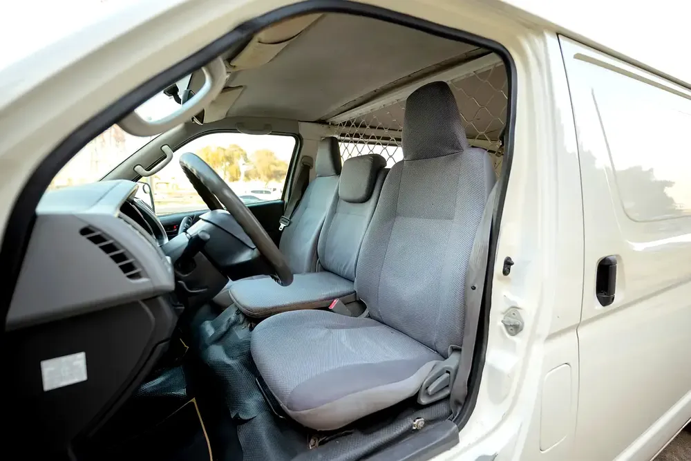 Toyota Hiace Standard Roof | Delivery Van | GCC Specs | Ref#T42275 - Image 9