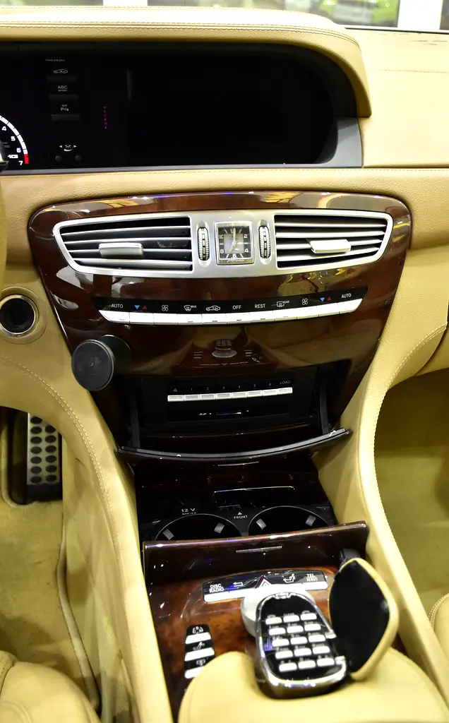 EXCELLENT DEAL for our Mercedes Benz CL63 AMG ( 2011 Model ) in White Color GCC Specs - Image 16