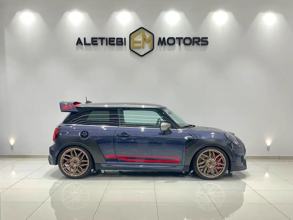 2022 , 1400km only   Carbon air intake  very light wheels forged suspension KW  fully upgraded adjus - Image 8