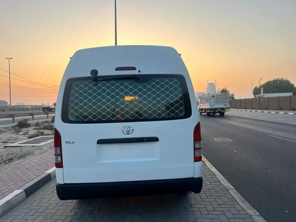 Toyota Hiace GL 2017 - GCC Specs - Well Maintained - Image 11
