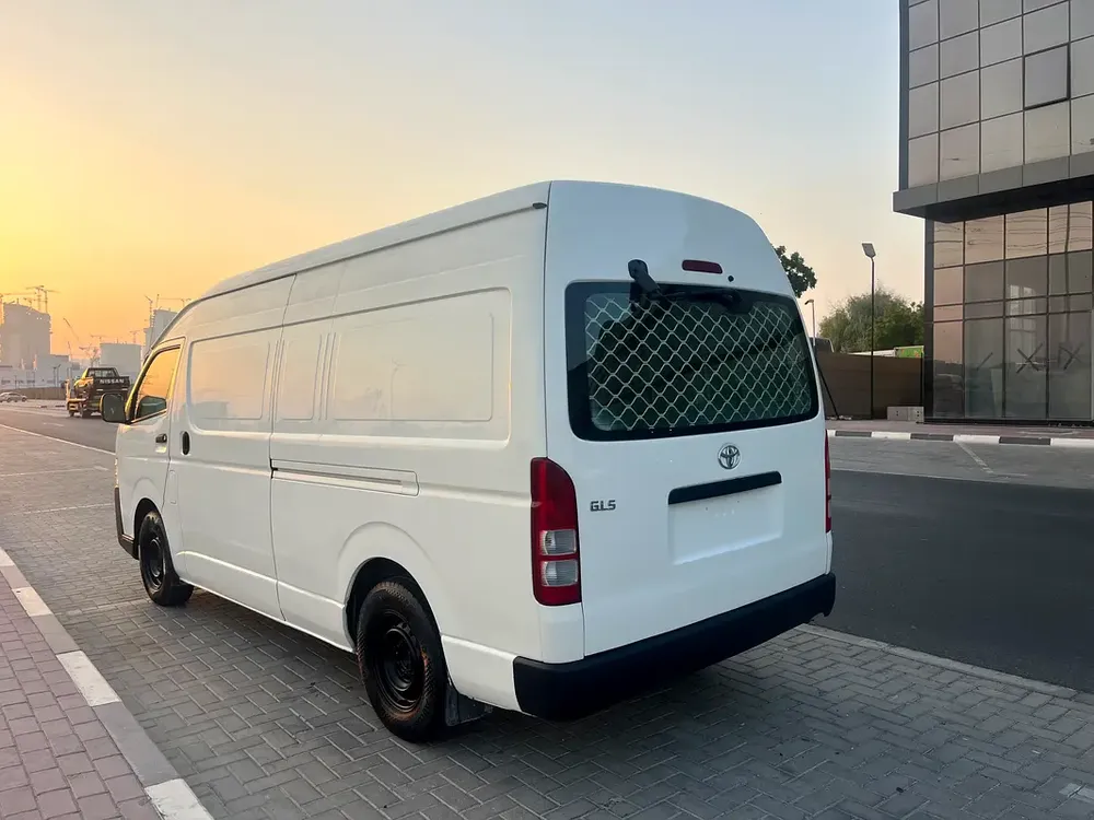 Toyota Hiace GL 2017 - GCC Specs - Well Maintained - Image 12