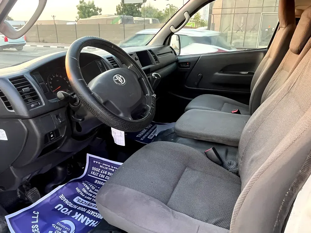 Toyota Hiace GL 2017 - GCC Specs - Well Maintained - Image 6