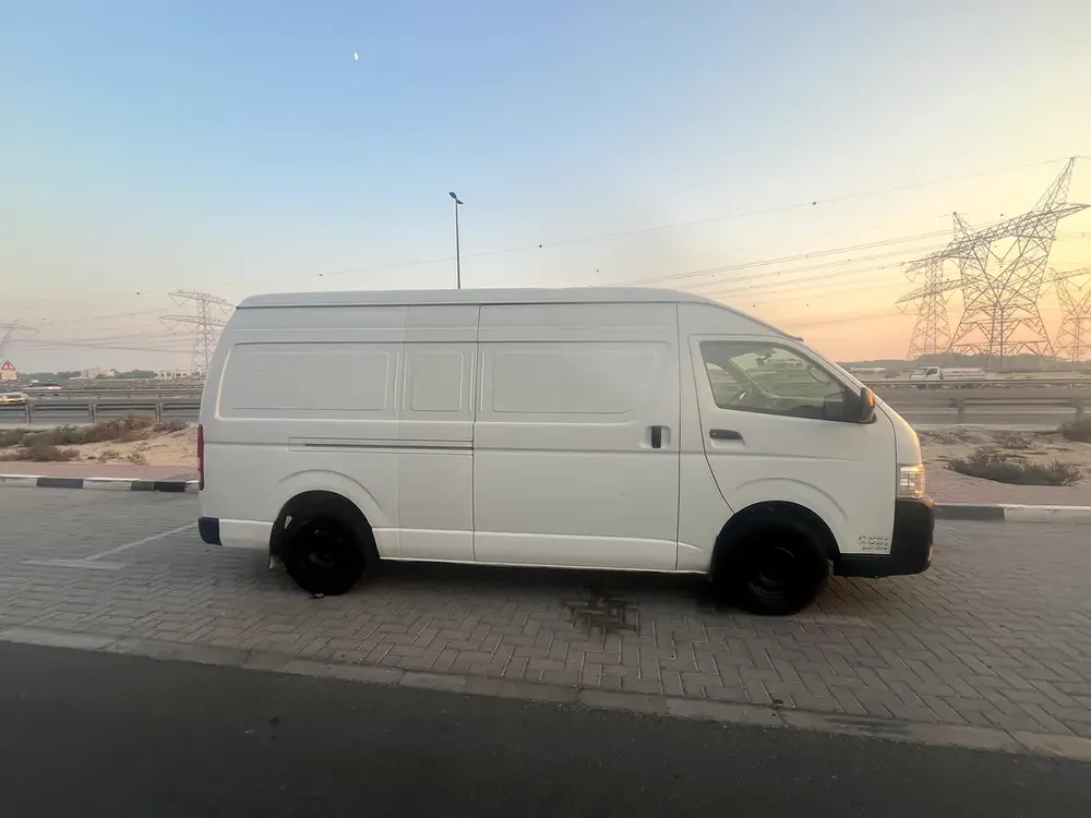 Toyota Hiace GL 2017 - GCC Specs - Well Maintained - Image 9