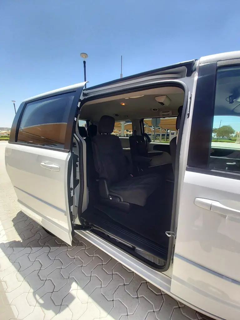 DODGE CARAVAN 7 SEATER 2017, LIKE NEW, ORIGINAL PAINT - Image 13