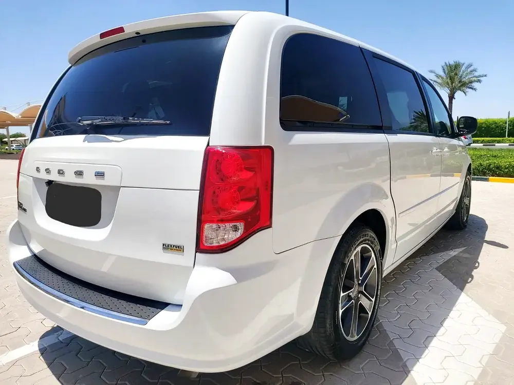 DODGE CARAVAN 7 SEATER 2017, LIKE NEW, ORIGINAL PAINT - Image 14