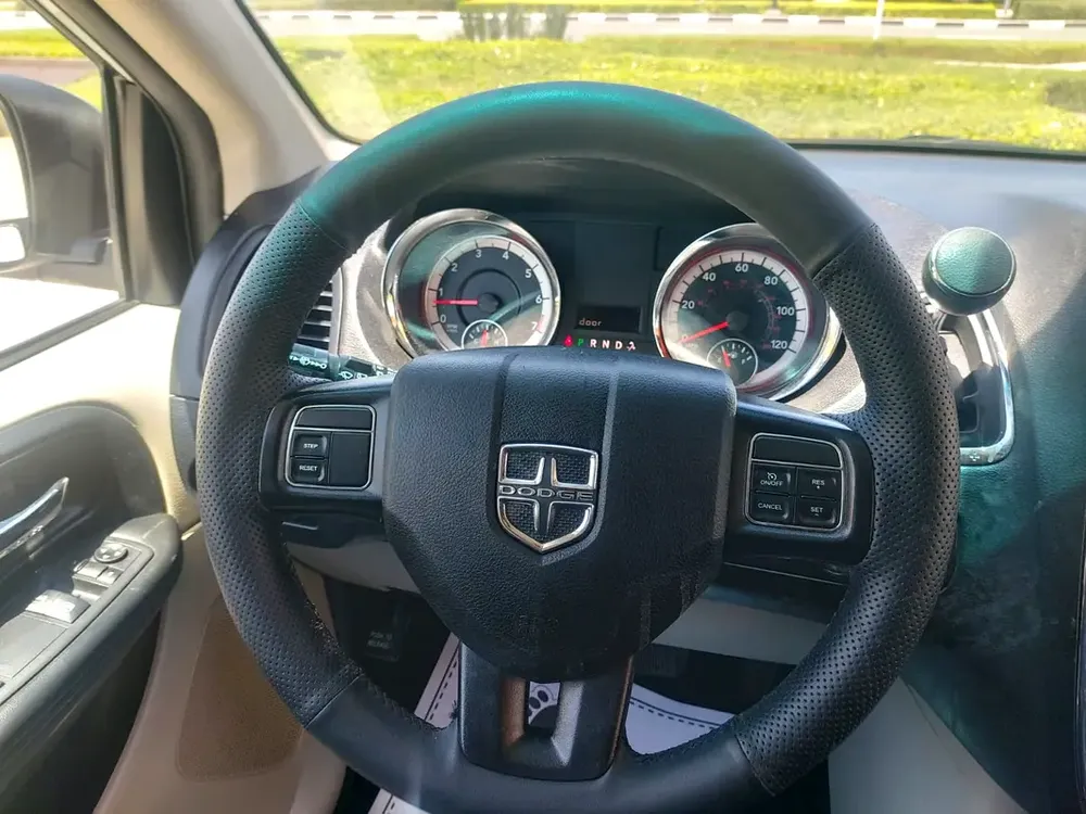 DODGE CARAVAN 7 SEATER 2017, LIKE NEW, ORIGINAL PAINT - Image 5
