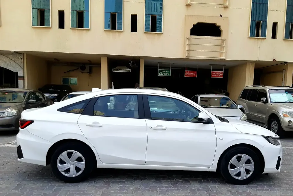 ALMOST NEW TOYOTA YARIS 1.5L SE 2023 GCC SPEC NO ACCIDENT 100% ORIGINAL PAINT CAR PLAY NAV LED LIGHT - Image 7