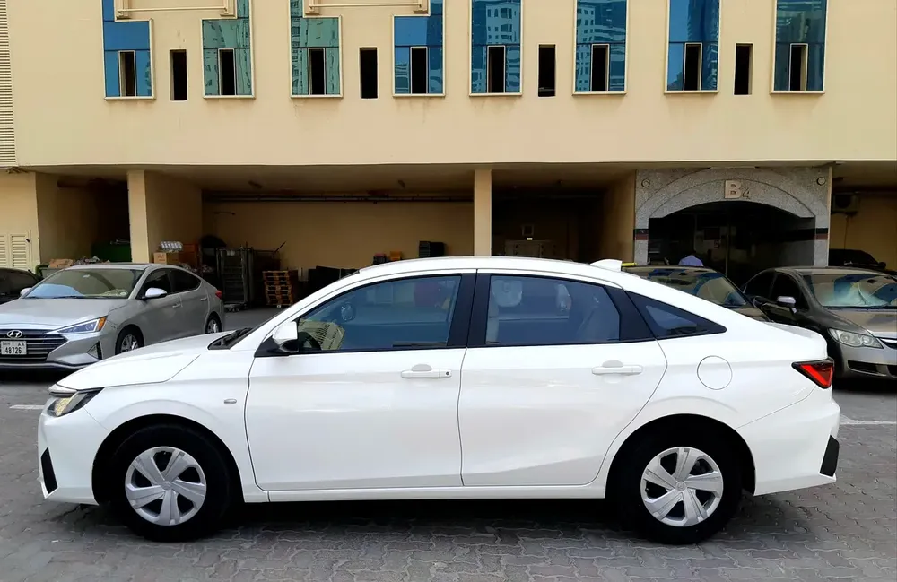 ALMOST NEW TOYOTA YARIS 1.5L SE 2023 GCC SPEC NO ACCIDENT 100% ORIGINAL PAINT CAR PLAY NAV LED LIGHT - Image 8