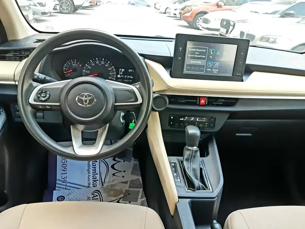 ALMOST NEW TOYOTA YARIS 1.5L SE 2023 GCC SPEC NO ACCIDENT 100% ORIGINAL PAINT CAR PLAY NAV LED LIGHT - Image 9