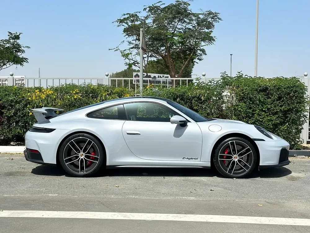 2026 Porsche 911 Carrera GTS - GCC Specs - - Image 4