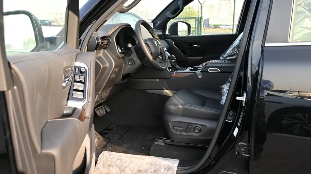 TOYOTA LC300 3.5L VX+ PETROL EUROPE FULL OPTION 2022MY - Image 11