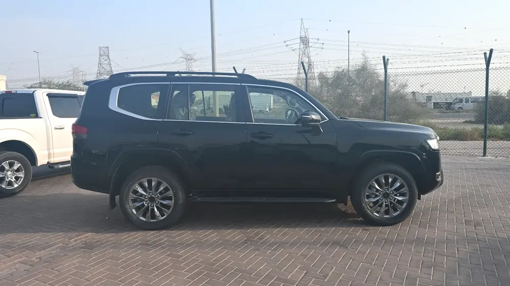 TOYOTA LC300 3.5L VX+ PETROL EUROPE FULL OPTION 2022MY - Image 7