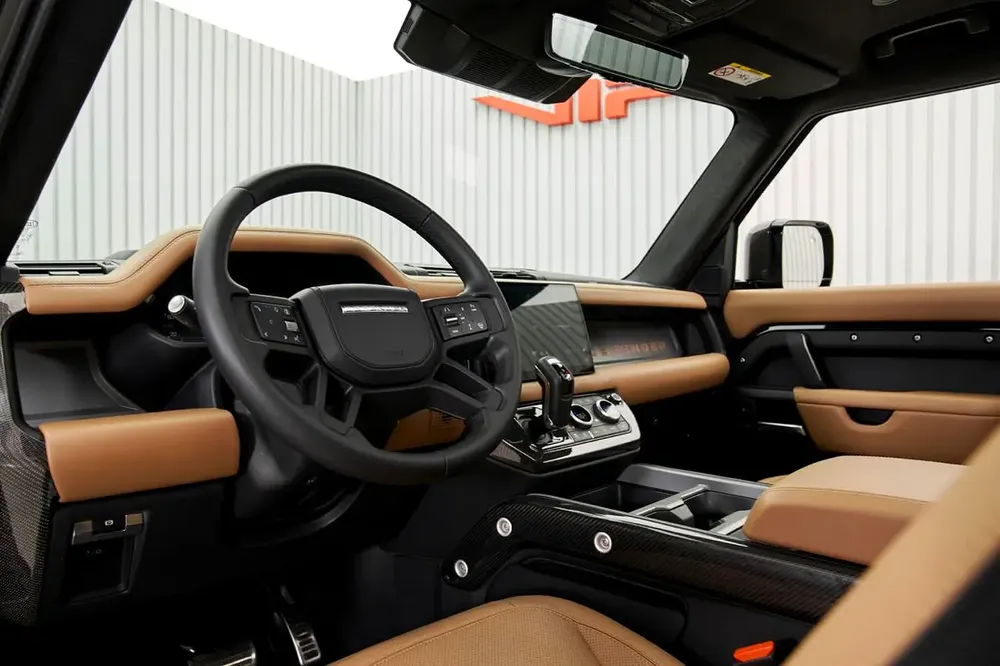 LAND ROVER DEFENDER V8 P525 EDITION, 2025, GCC, FSH, EXCELLENT CONDITION - Image 11
