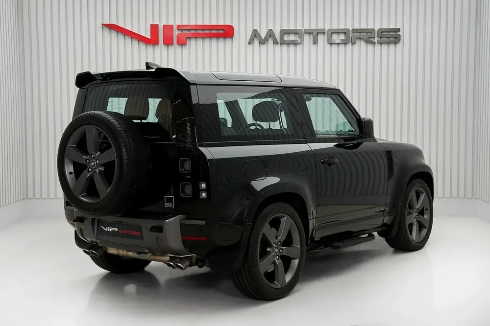 LAND ROVER DEFENDER V8 P525 EDITION, 2025, GCC, FSH, EXCELLENT CONDITION - Image 4