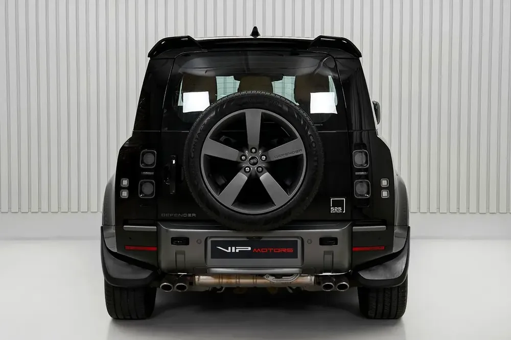 LAND ROVER DEFENDER V8 P525 EDITION, 2025, GCC, FSH, EXCELLENT CONDITION - Image 5