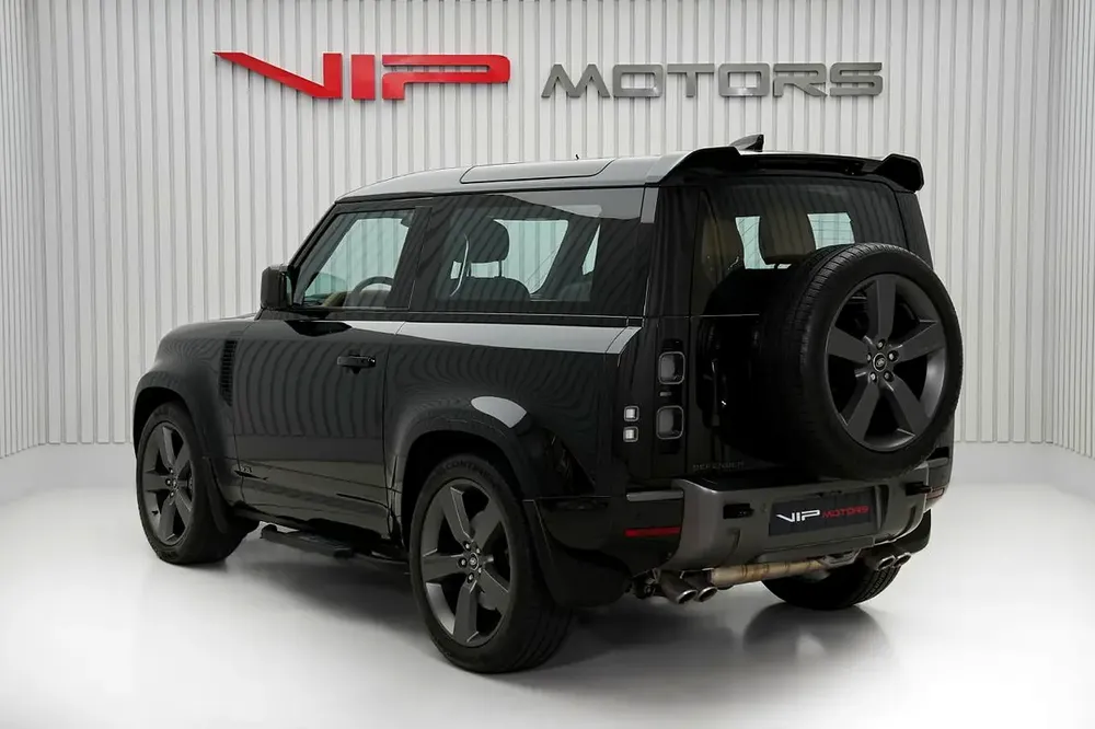 LAND ROVER DEFENDER V8 P525 EDITION, 2025, GCC, FSH, EXCELLENT CONDITION - Image 6