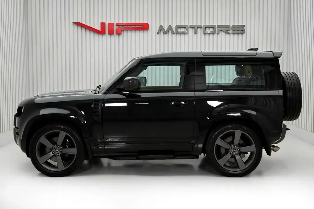 LAND ROVER DEFENDER V8 P525 EDITION, 2025, GCC, FSH, EXCELLENT CONDITION - Image 7