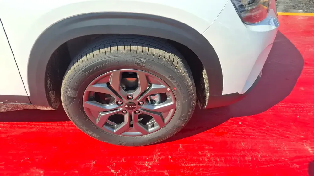 2025 kia seltos - Image 14