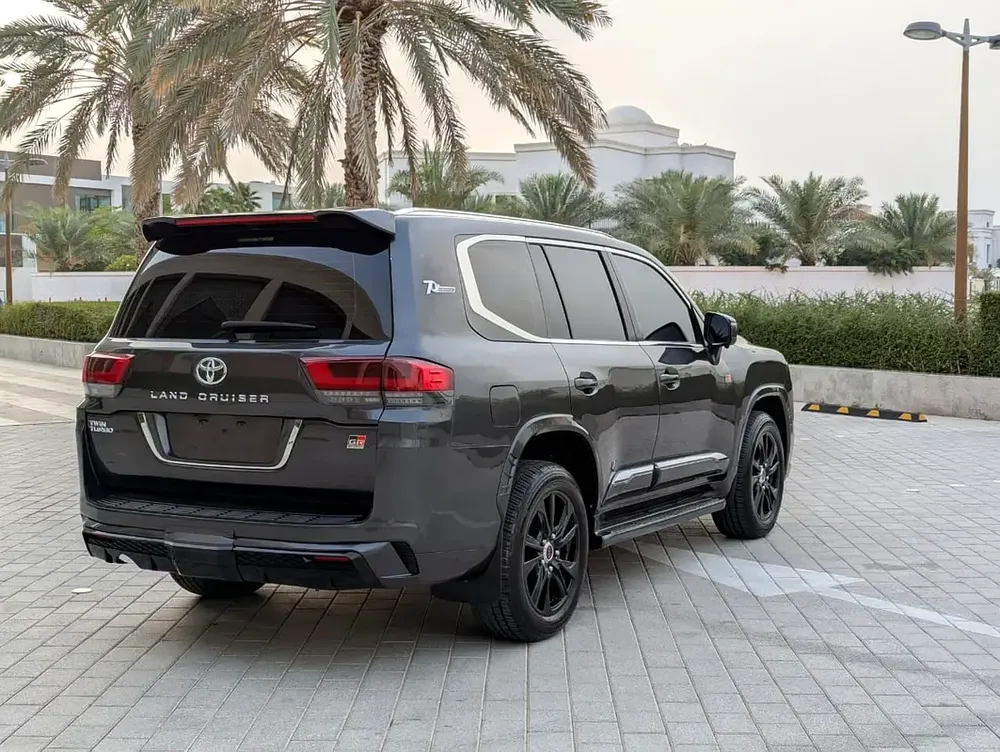 Toyota Land Cruiser GXR 2011 Facelifted 2026 With Interior and Exterior GCC Specs - Image 15