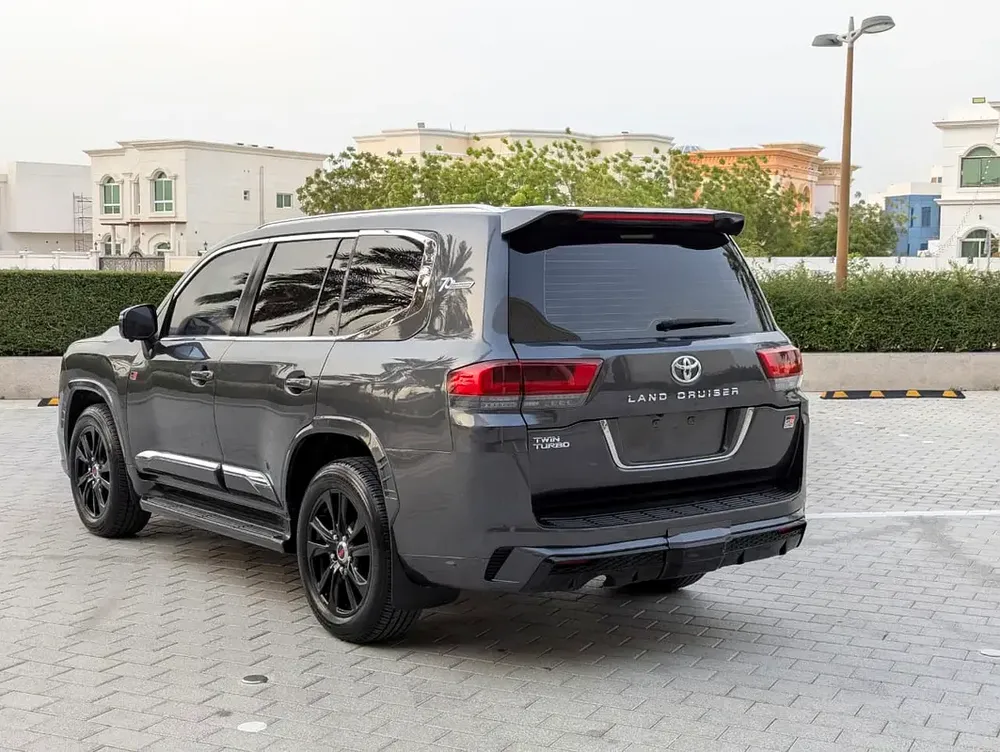 Toyota Land Cruiser GXR 2011 Facelifted 2026 With Interior and Exterior GCC Specs - Image 16