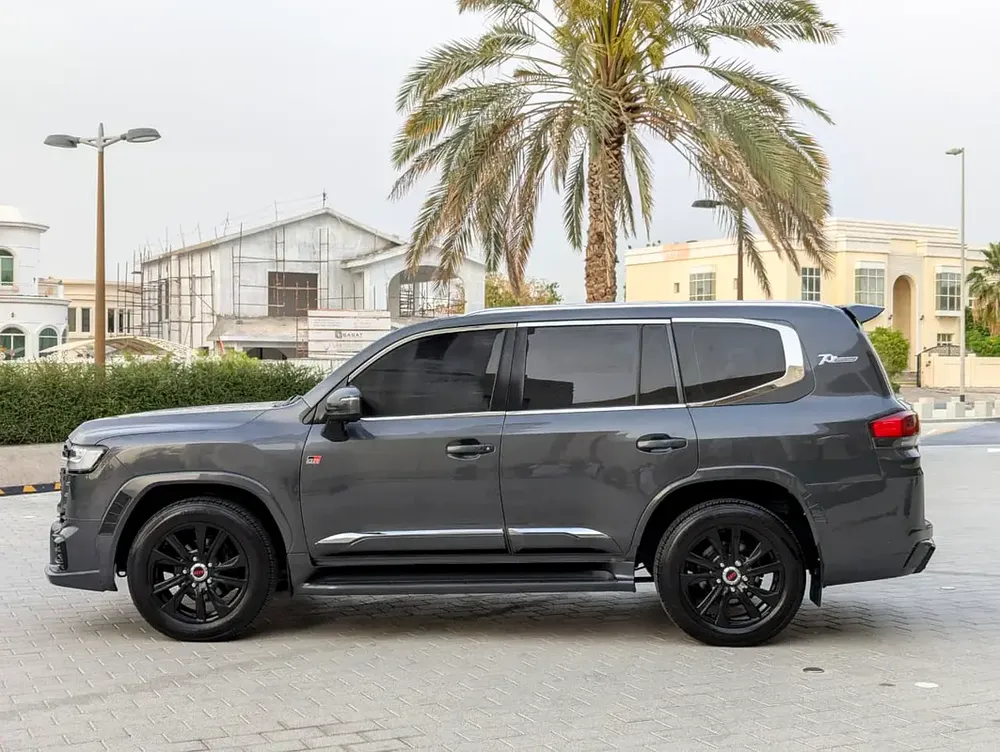 Toyota Land Cruiser GXR 2011 Facelifted 2026 With Interior and Exterior GCC Specs - Image 17