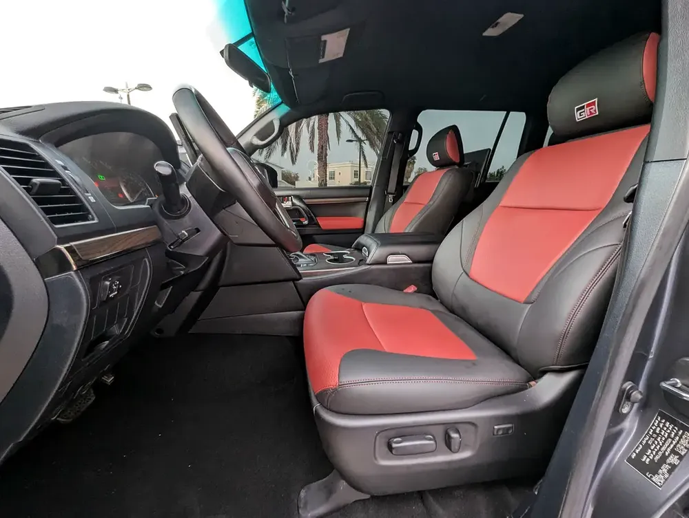 Toyota Land Cruiser GXR 2011 Facelifted 2026 With Interior and Exterior GCC Specs - Image 5