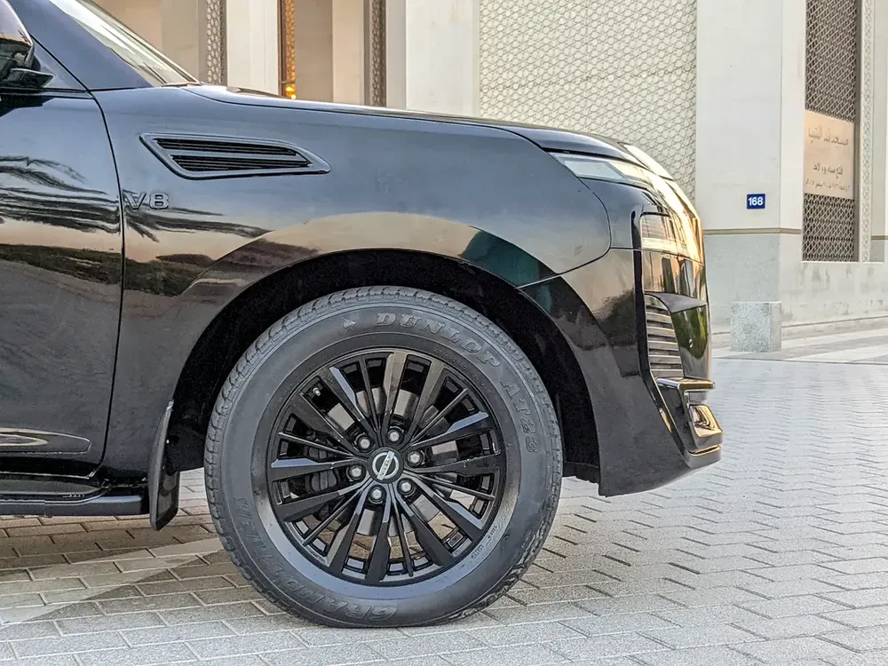 NISSAN PATROL 2010 FACELIFTED 2023 V8 G.C.C FULL OPTION IN EXCELLENT CONDITION - Image 7