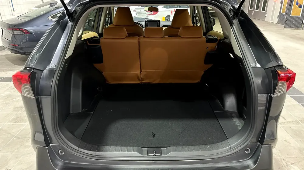 AED 1,229/month | 0 DP | Free 3 Months Warranty | Service History | 30 Day Return | TOYOTA RAV4 2022 - Image 11