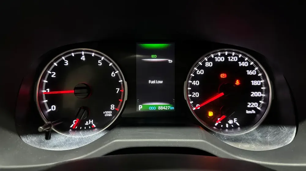 AED 1,229/month | 0 DP | Free 3 Months Warranty | Service History | 30 Day Return | TOYOTA RAV4 2022 - Image 9