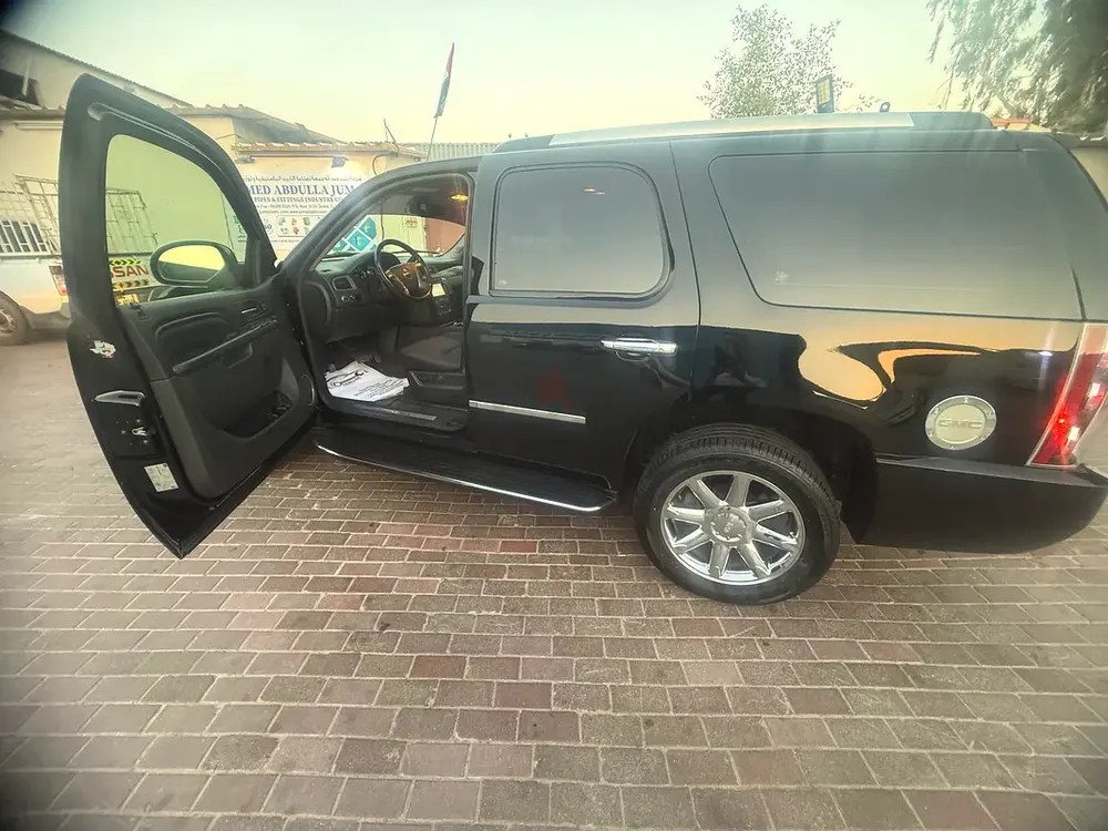GMC Yukon Denali 2013 - GCC Specs - Well Maintained- Excellent condition - First owner - Image 11