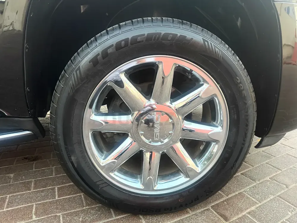 GMC Yukon Denali 2013 - GCC Specs - Well Maintained- Excellent condition - First owner - Image 12