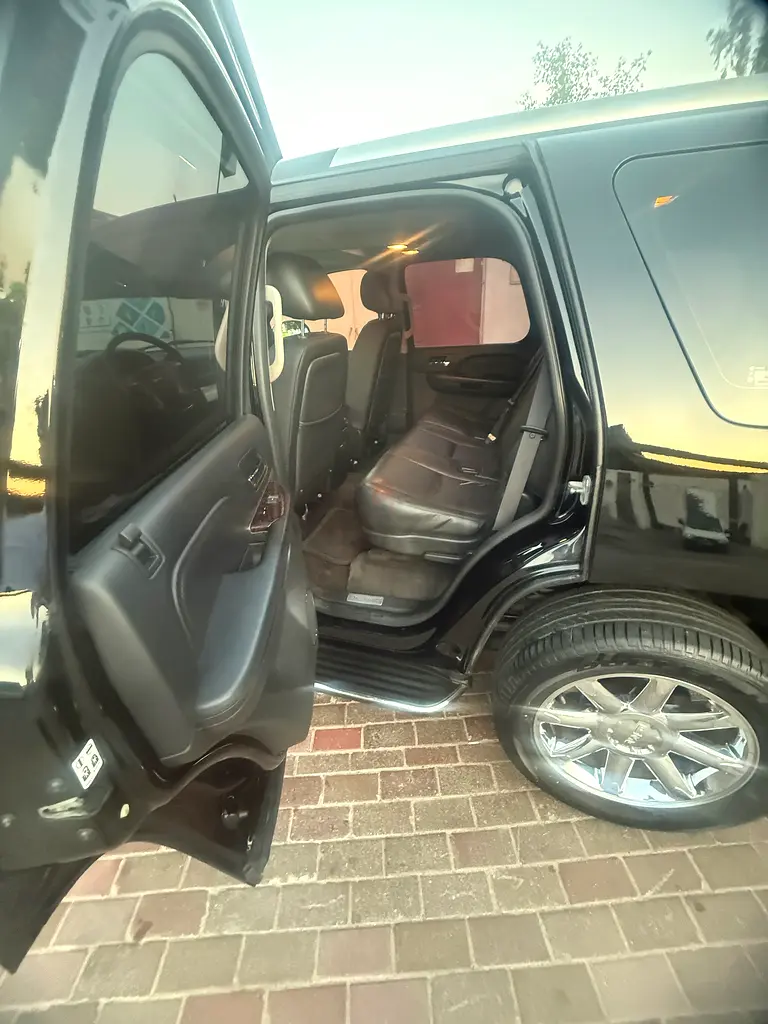 GMC Yukon Denali 2013 - GCC Specs - Well Maintained- Excellent condition - First owner - Image 6