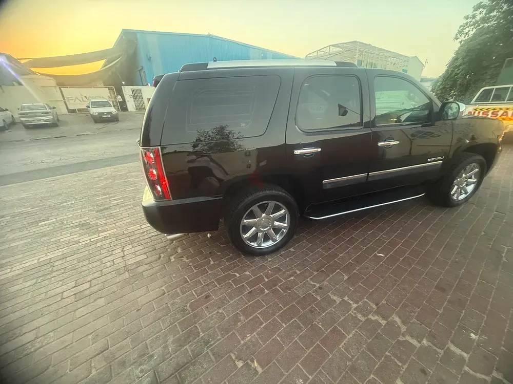 GMC Yukon Denali 2013 - GCC Specs - Well Maintained- Excellent condition - First owner - Image 7