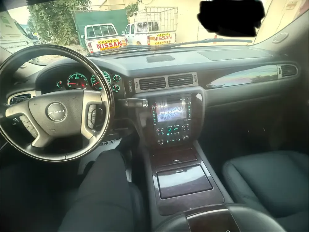 GMC Yukon Denali 2013 - GCC Specs - Well Maintained- Excellent condition - First owner - Image 9