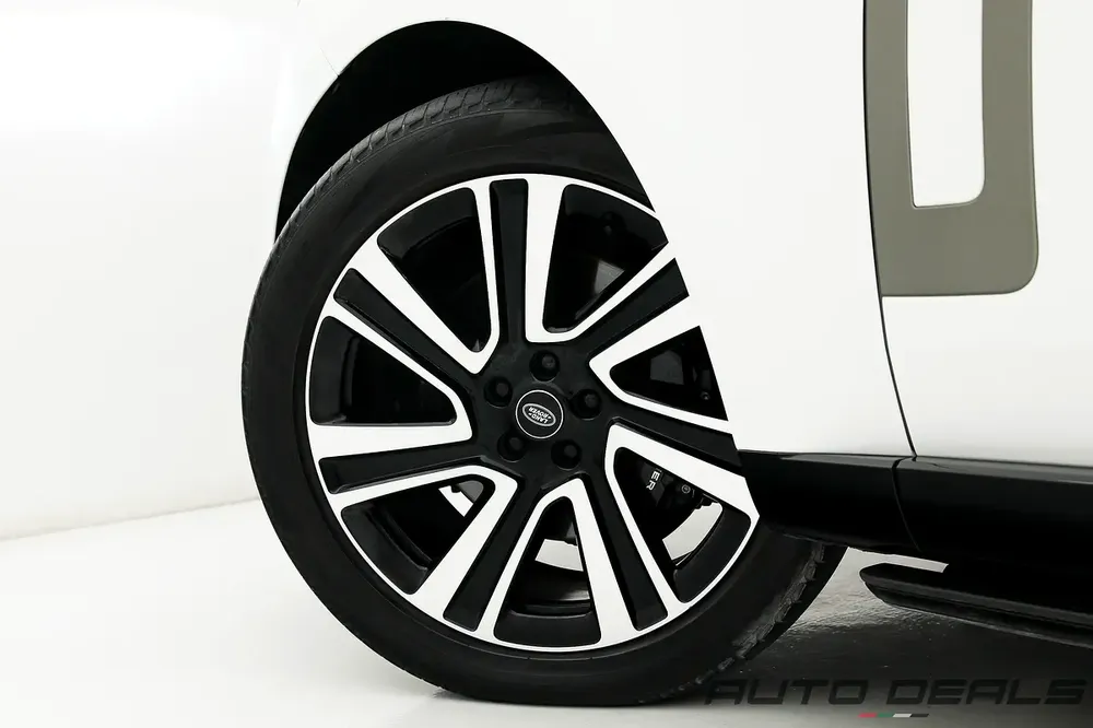 2023 Land Rover Vouge HSE P400 | GCC Specs | Warranty | Service Contract | Pristine Condition - Image 11