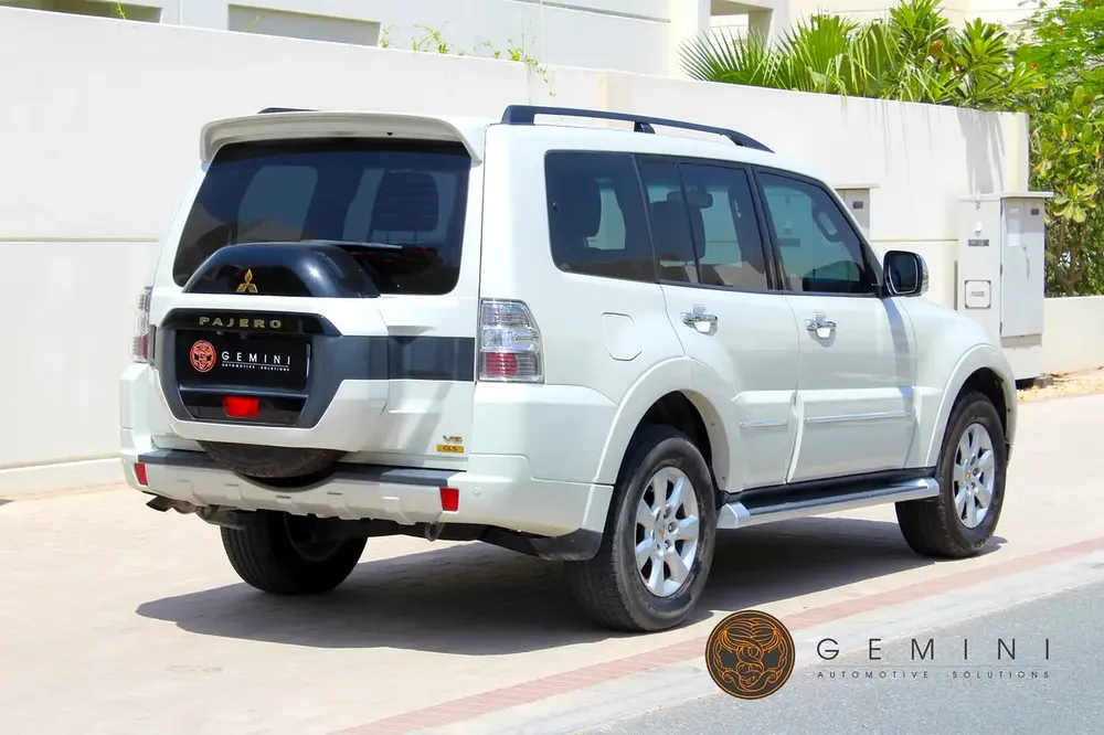 Mitsubishi Pajero 3.5 4WD GLS Top 2022 GCC with WARRANTY - Image 6
