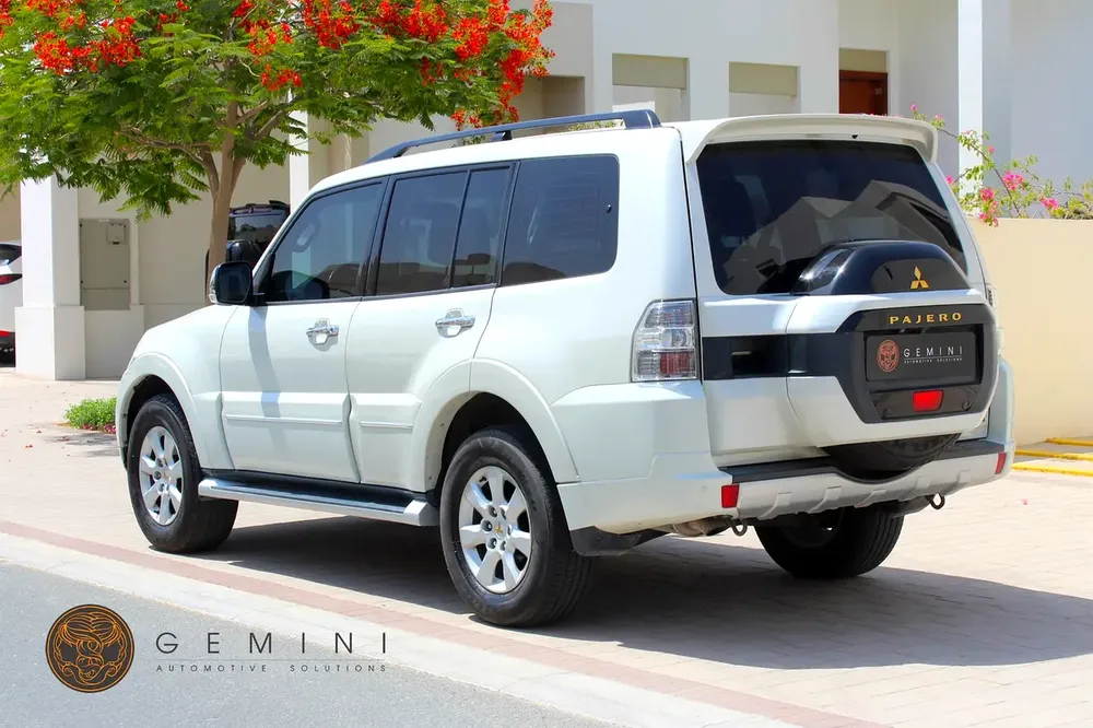 Mitsubishi Pajero 3.5 4WD GLS Top 2022 GCC with WARRANTY - Image 7
