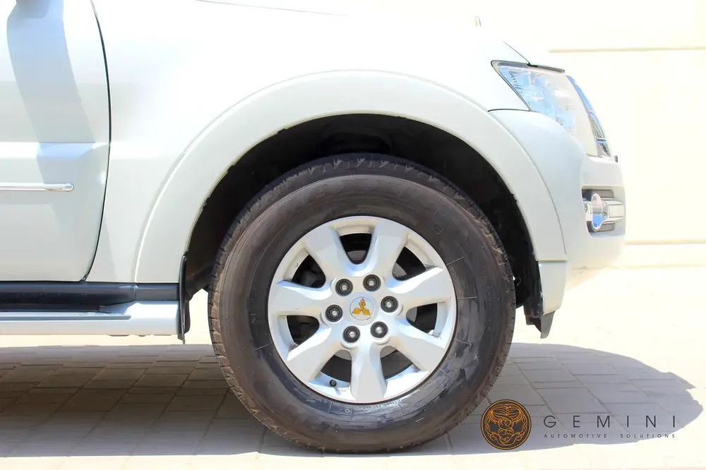 Mitsubishi Pajero 3.5 4WD GLS Top 2022 GCC with WARRANTY - Image 9