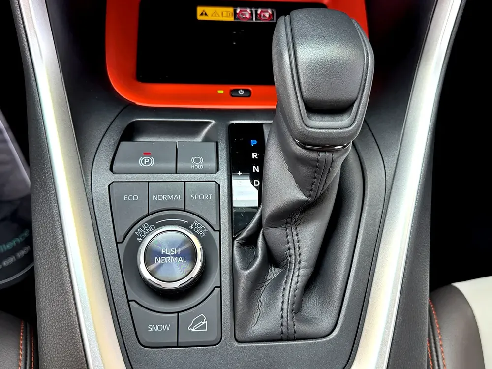 GCC RAV 4 ADVENTURE / UNDER WARRANTY - Image 18