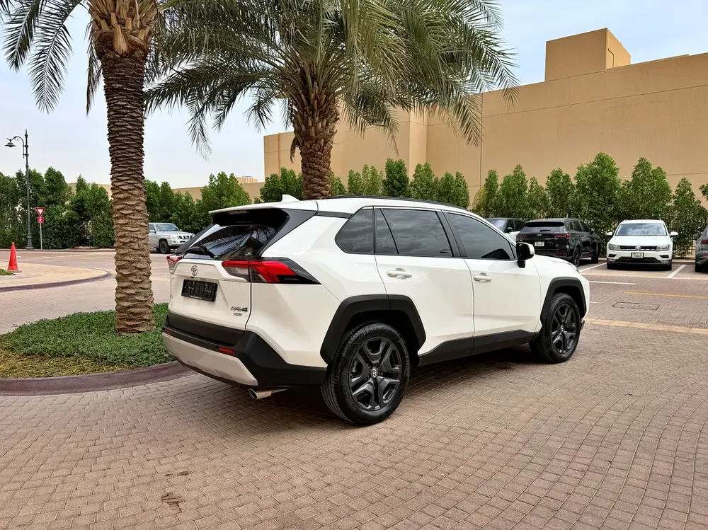 GCC RAV 4 ADVENTURE / UNDER WARRANTY - Image 4