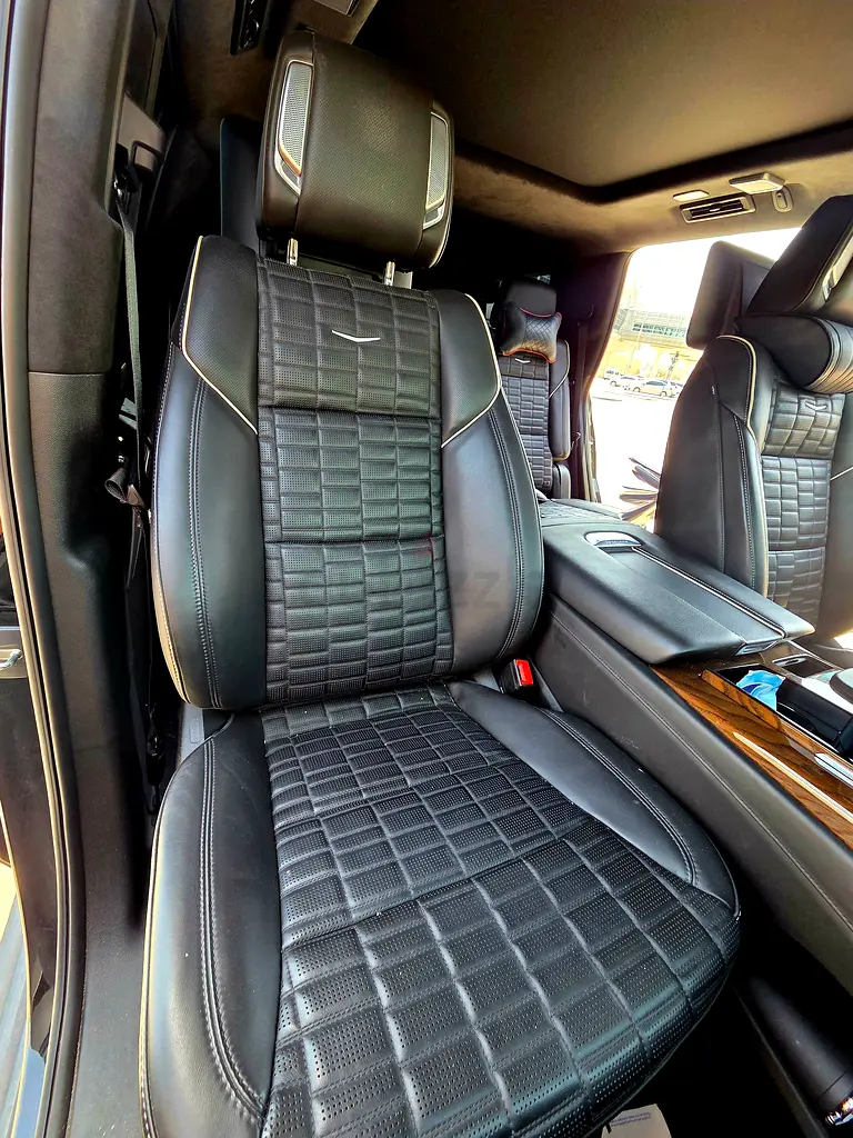 2023 Cadillac Escalade Sport Platinum | GCC Specs | Low Mileage - Image 11