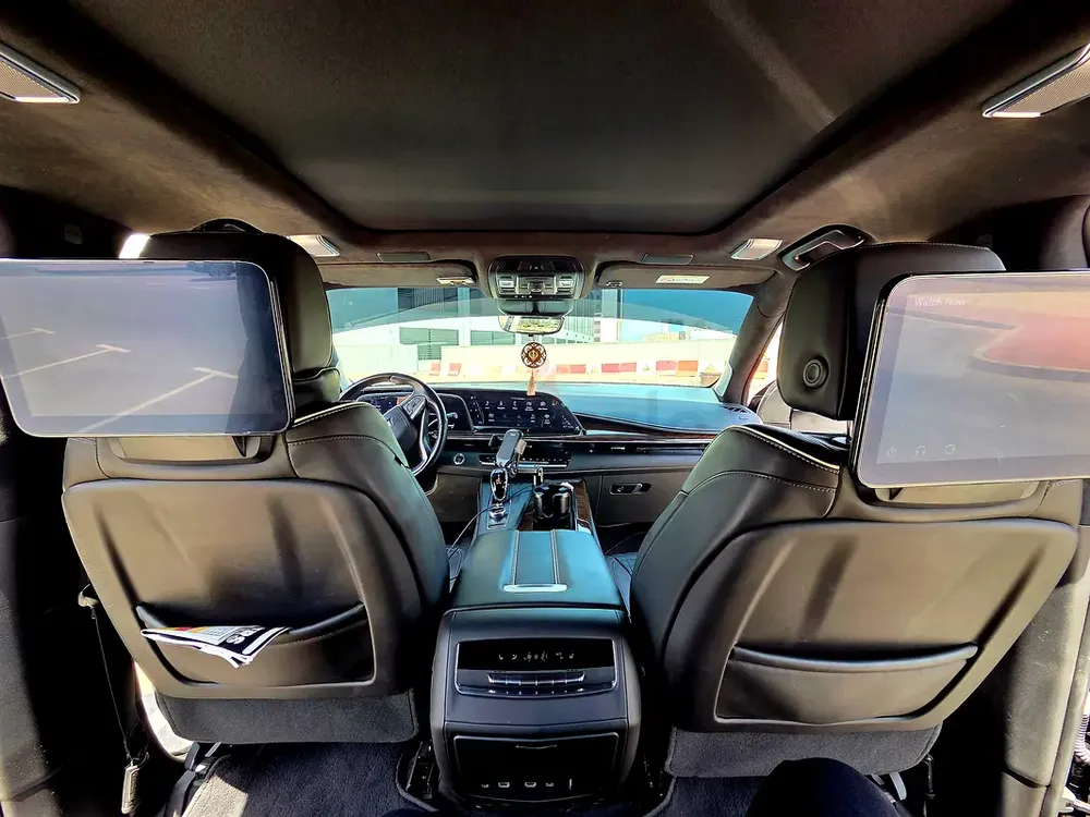 2023 Cadillac Escalade Sport Platinum | GCC Specs | Low Mileage - Image 12