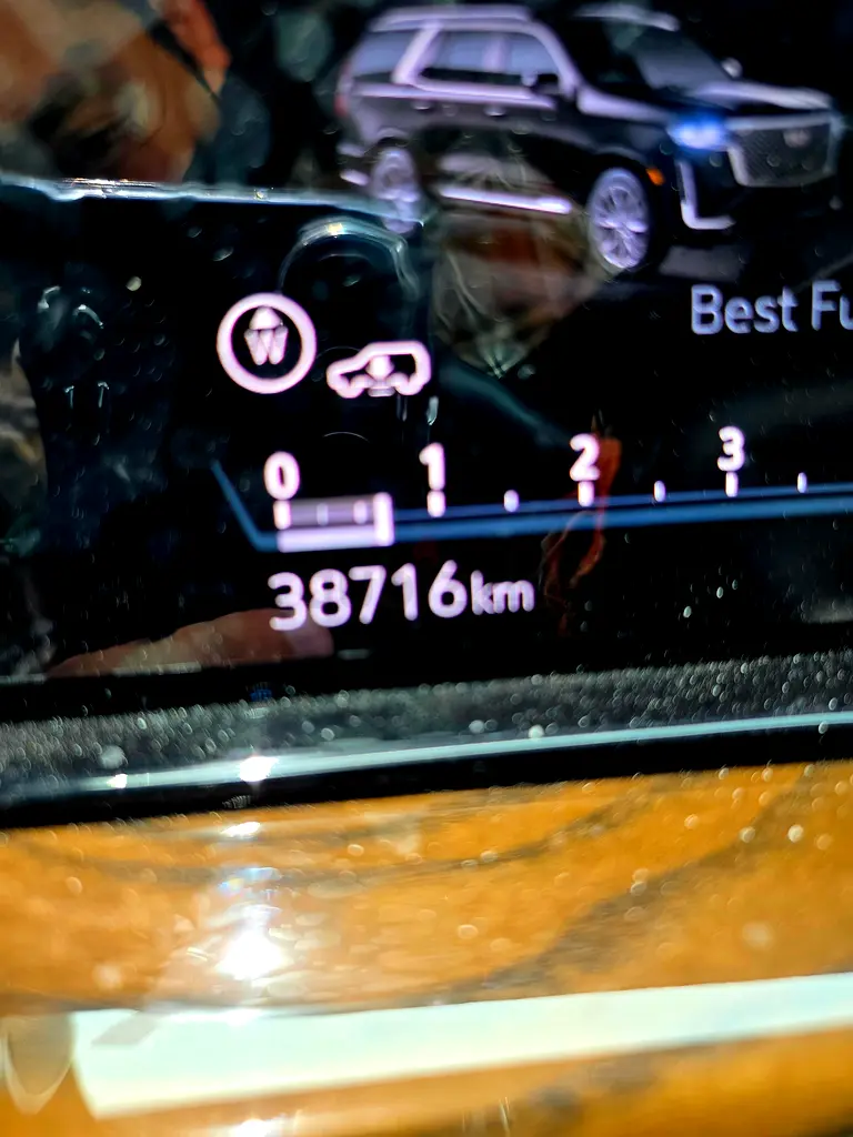 2023 Cadillac Escalade Sport Platinum | GCC Specs | Low Mileage - Image 19