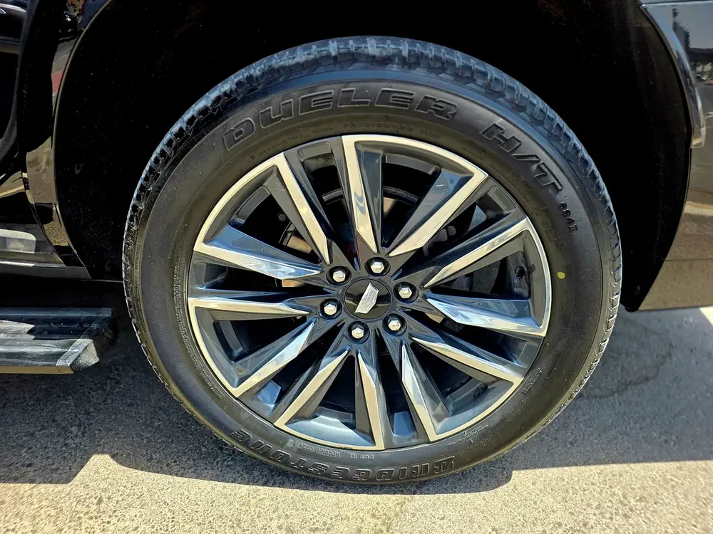 2023 Cadillac Escalade Sport Platinum | GCC Specs | Low Mileage - Image 5